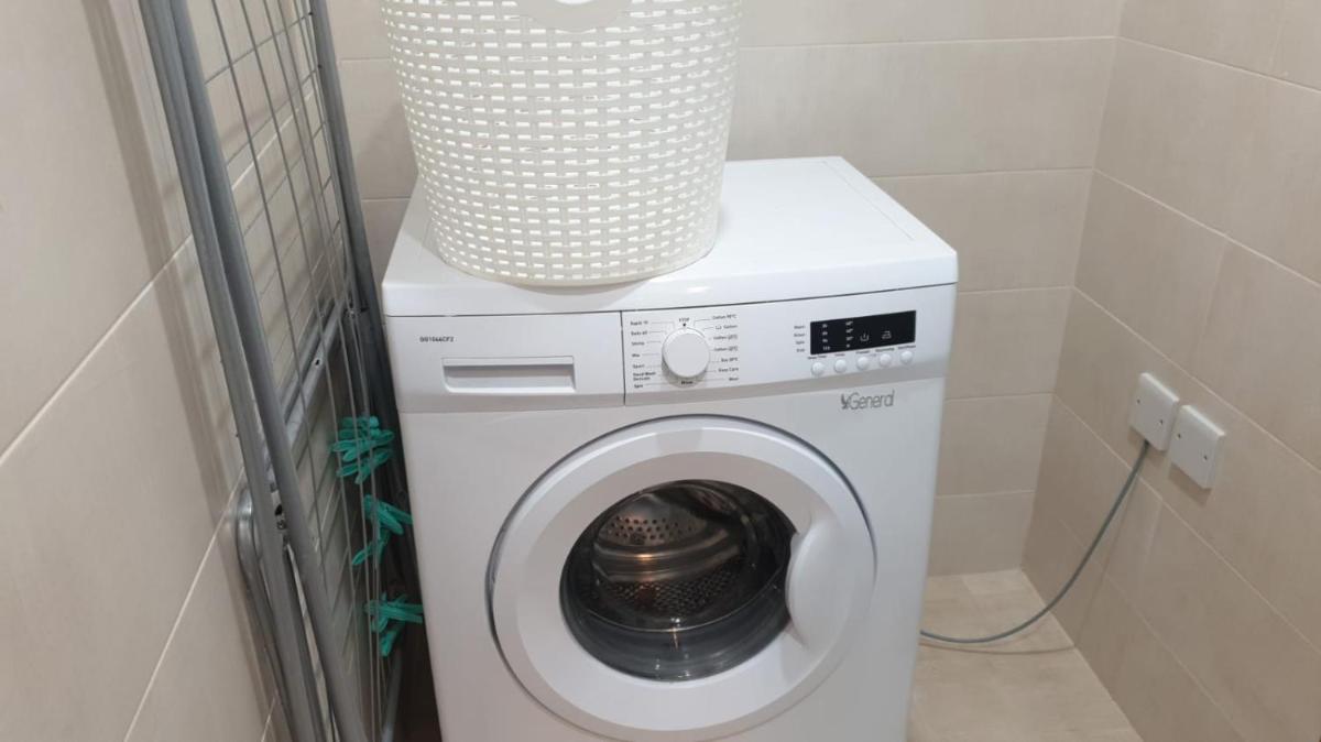 Flat 3 Blue Waves - Housity