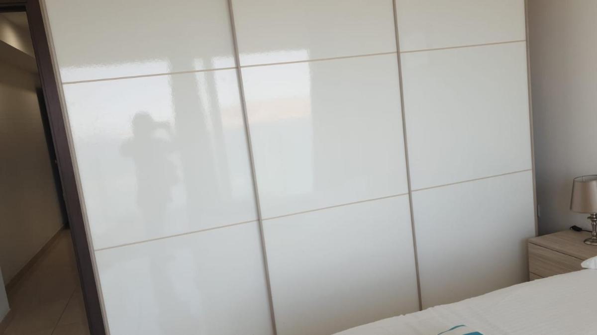 Flat 3 Blue Waves - Housity