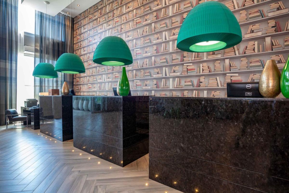 Sandman Hotel Oakville - Housity