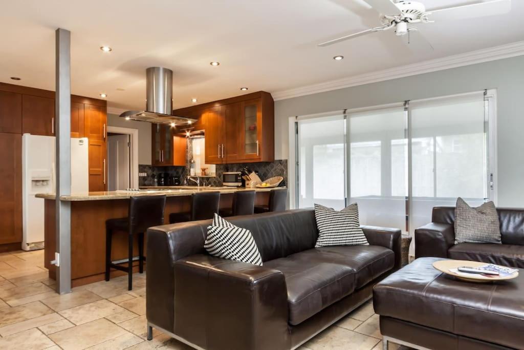 Comfortable Home, 7 min Walk to Beach, Hot Tub, - Housity