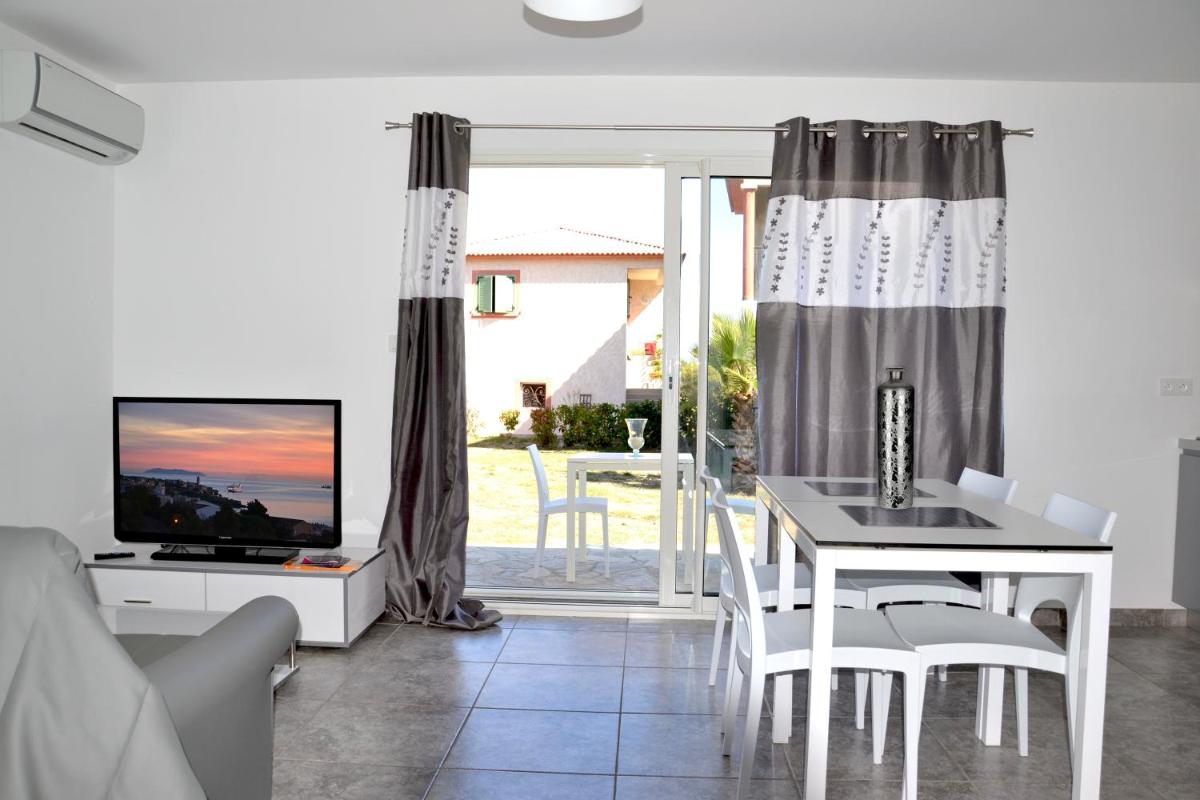 Seaside apartment with beach service - Housity