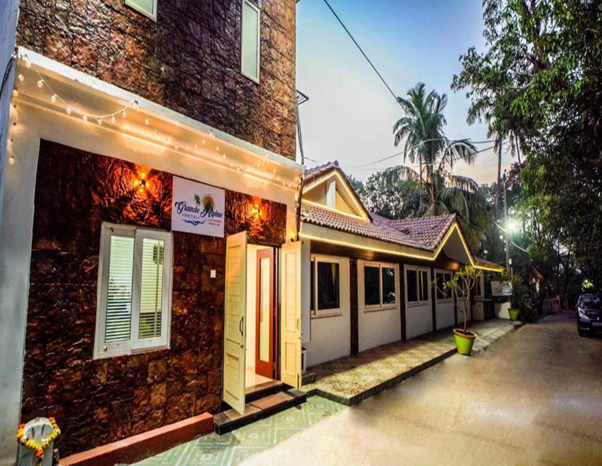 Grande Alpine Hotel - Housity