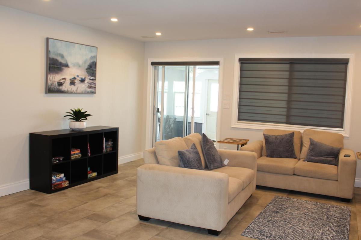 Cheerful life at cottage on Lake Erie - Housity
