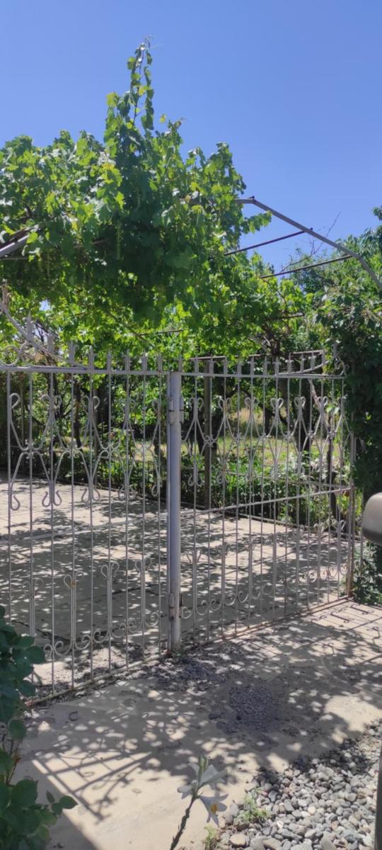 Large two-floor house with swimming pool - Housity