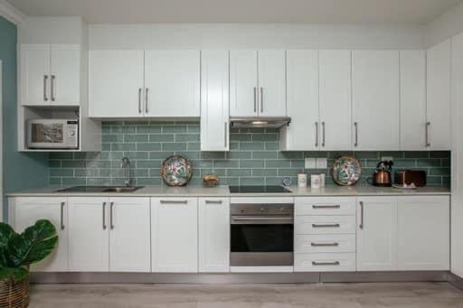Suitetrails - 37 Alexandra Avenue, Self Catering Executive Apartment No load shedding and water outages
