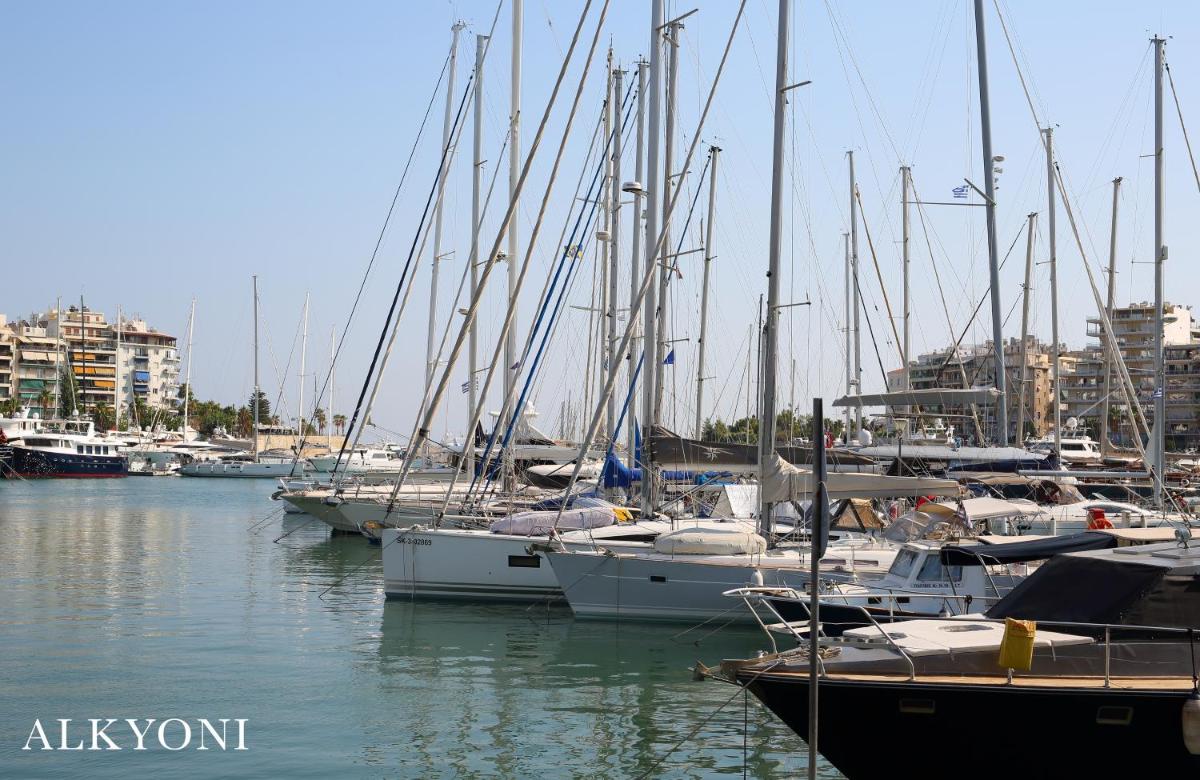 MELMA PROPERTIES- ALKYONI apartment by the sea in Piraeus - Housity