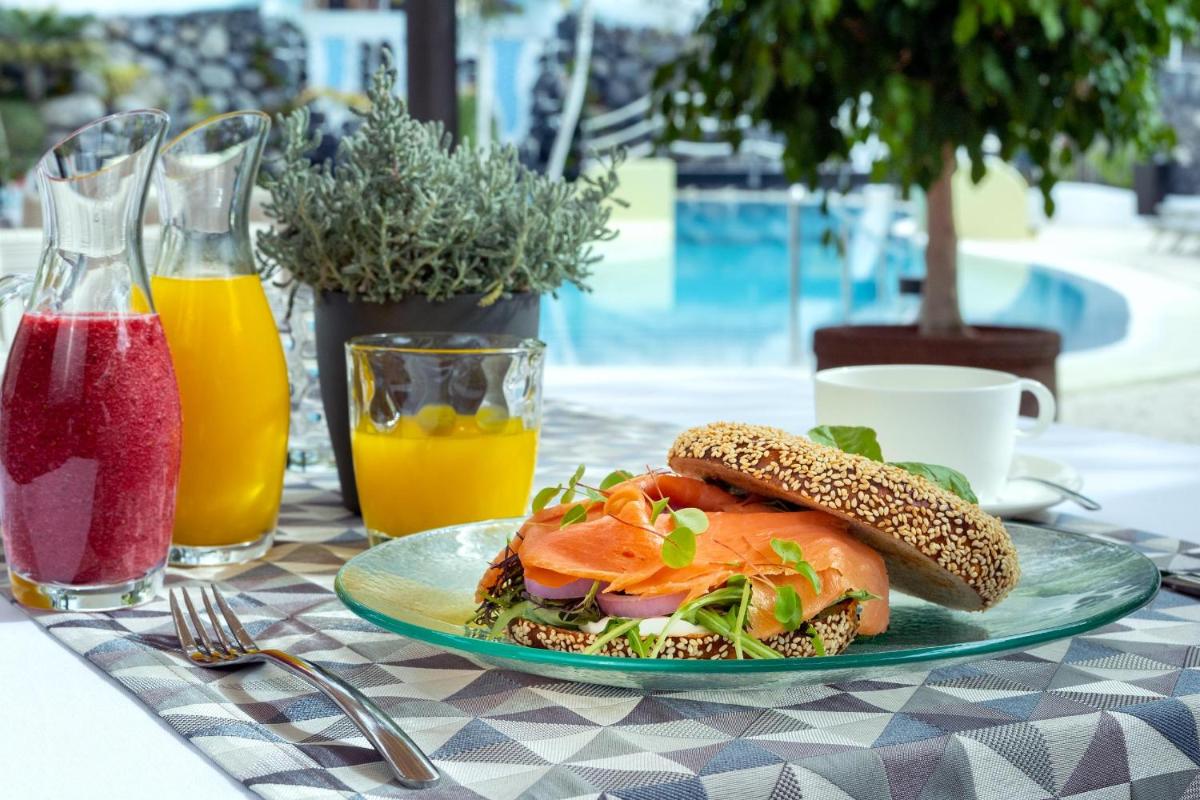 Comida en o cerca de este hotel