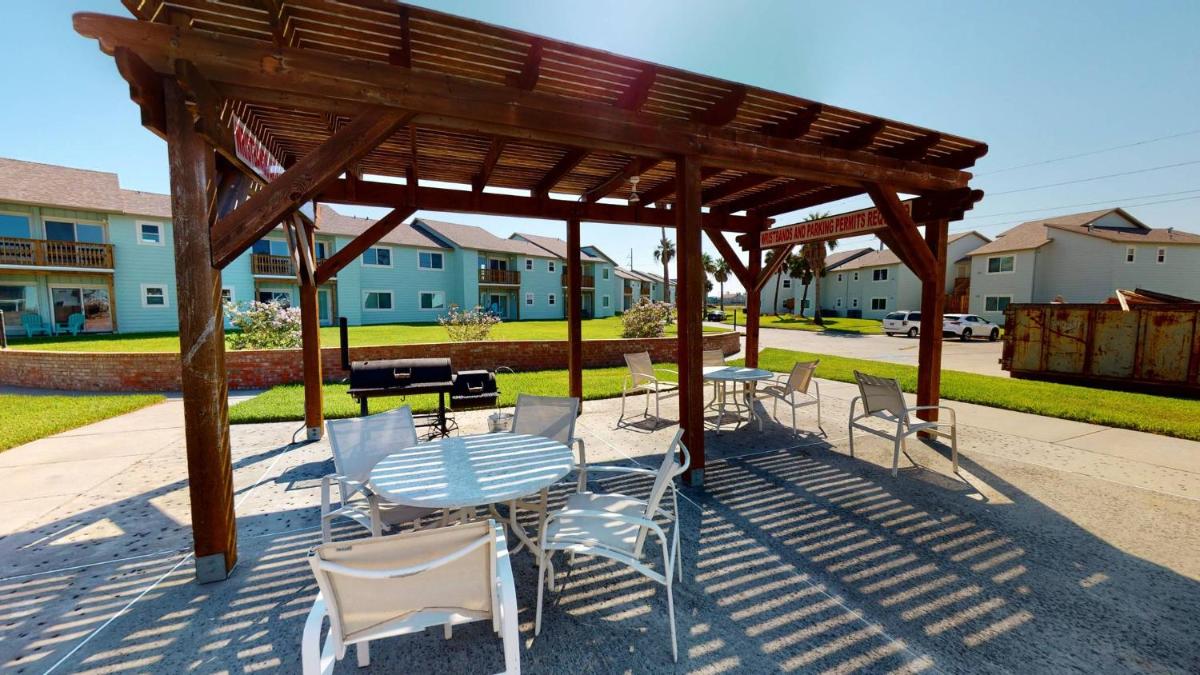 AH-J134 Newly Constructed First Floor Condo Near Marina - Housity