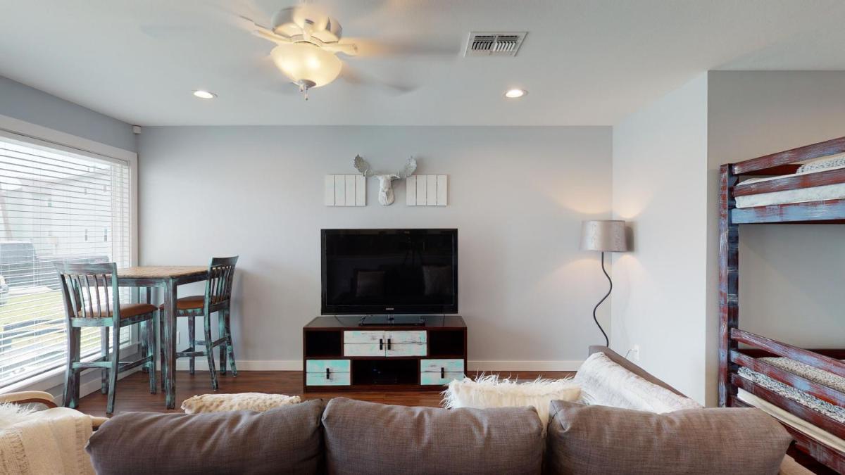 AH-J134 Newly Constructed First Floor Condo Near Marina - Housity