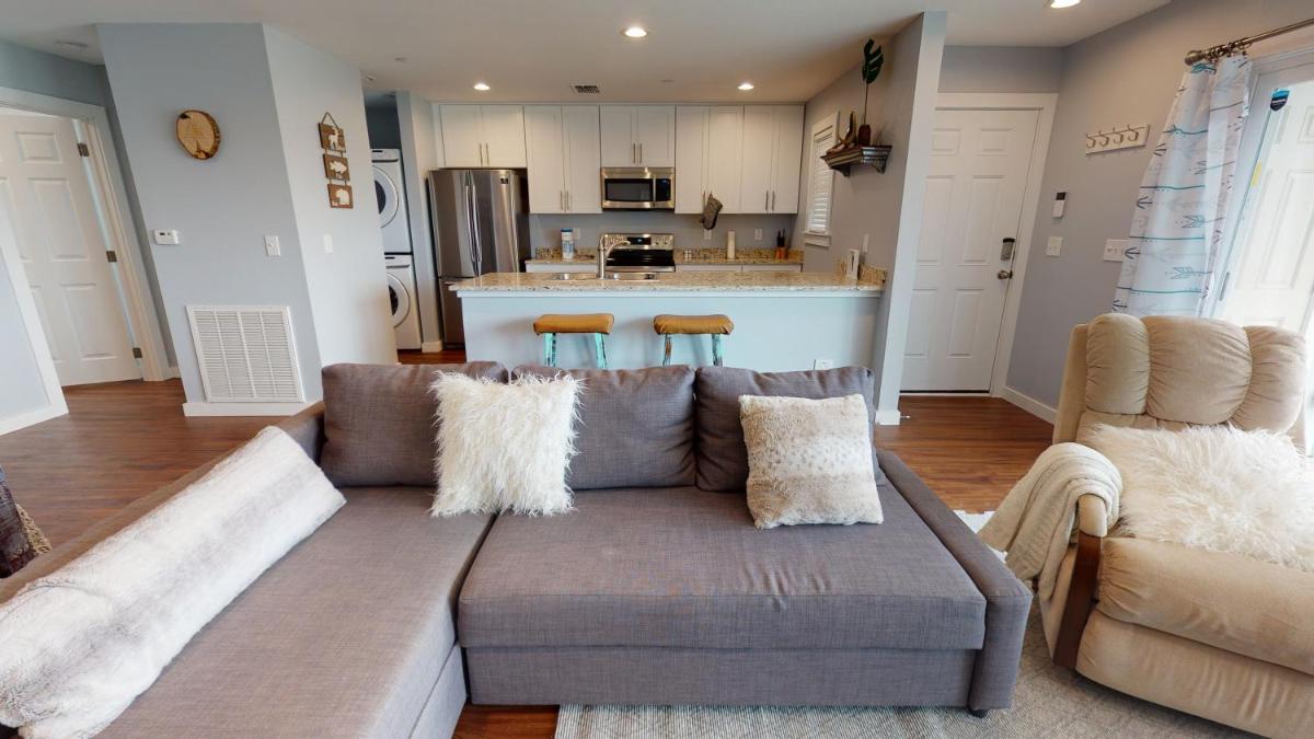 AH-J134 Newly Constructed First Floor Condo Near Marina - Housity