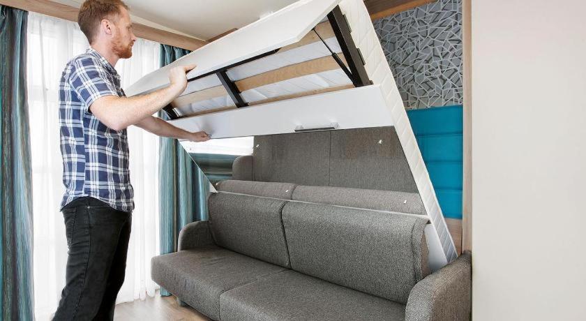 P72 - Swift Pod with Hot Tub - Housity
