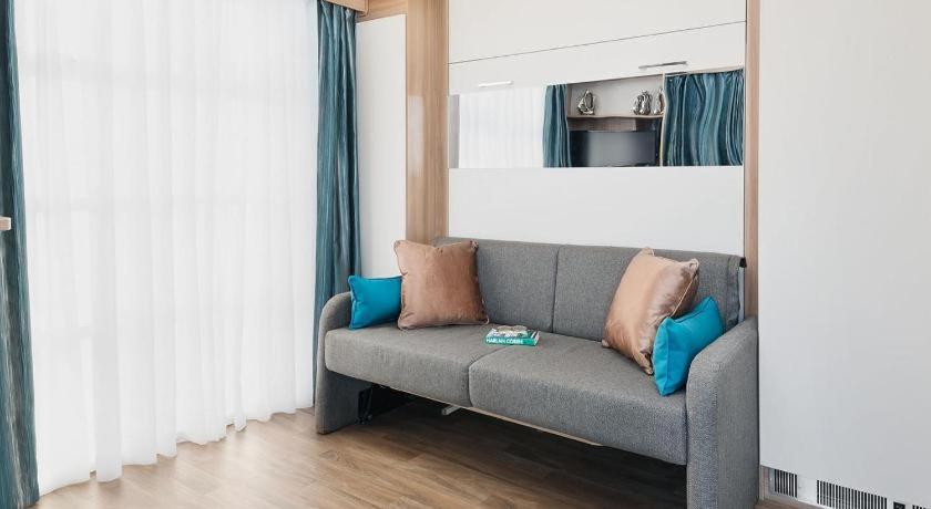 P72 - Swift Pod with Hot Tub - Housity