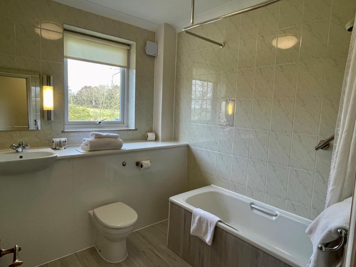 Hadlow Manor - Housity