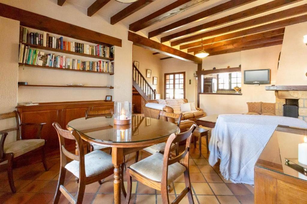 Grande maison spacieuse avec piscine privée sans vis-à-vis - Housity