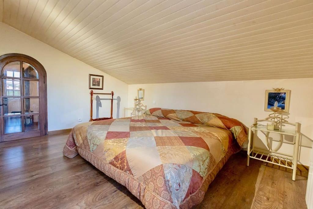 Grande maison spacieuse avec piscine privée sans vis-à-vis - Housity