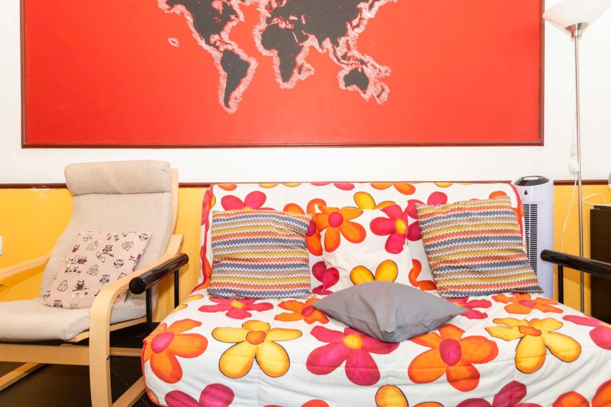 Colourful & Cozy Apartment Cenisia - Housity
