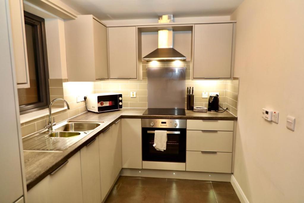 Lovely 2- bedroom Apartment in Belfast - Housity