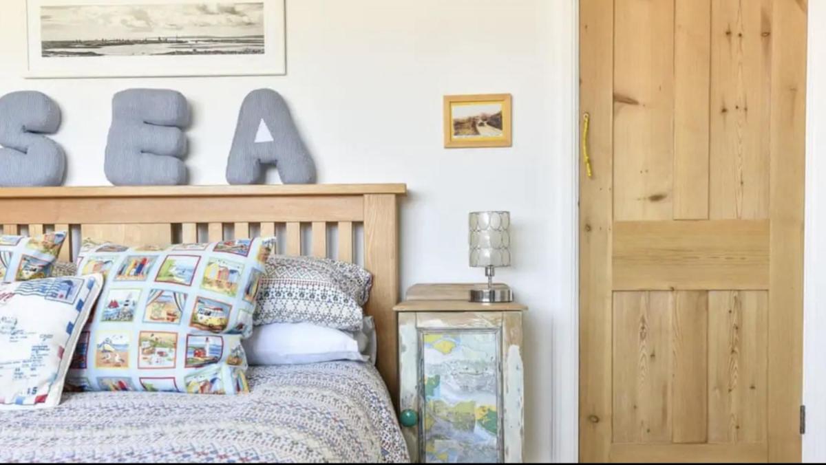 Solent Sea View beach Cottage - Housity