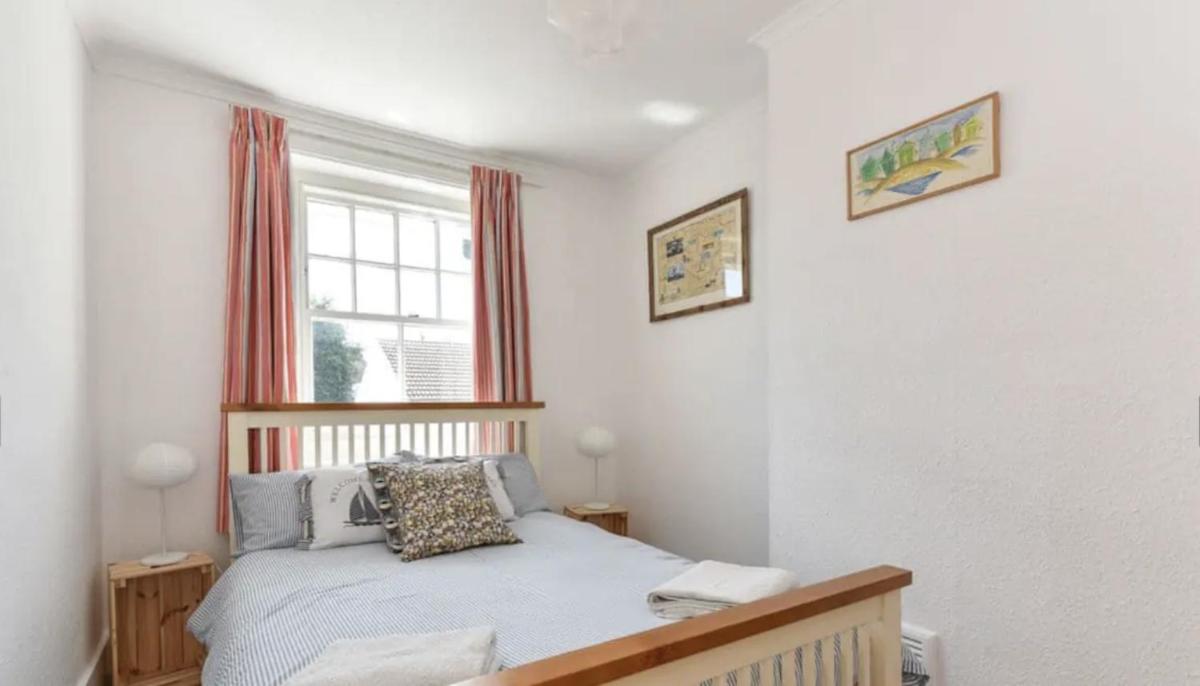 Solent Sea View beach Cottage - Housity