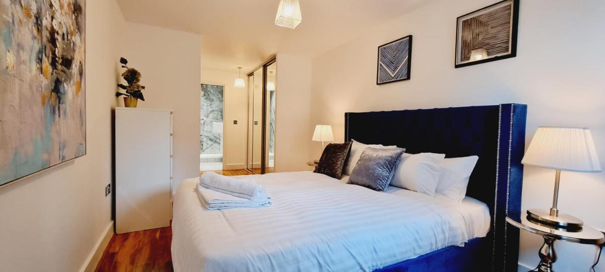 Waterside Apartment Canary Wharf - Housity