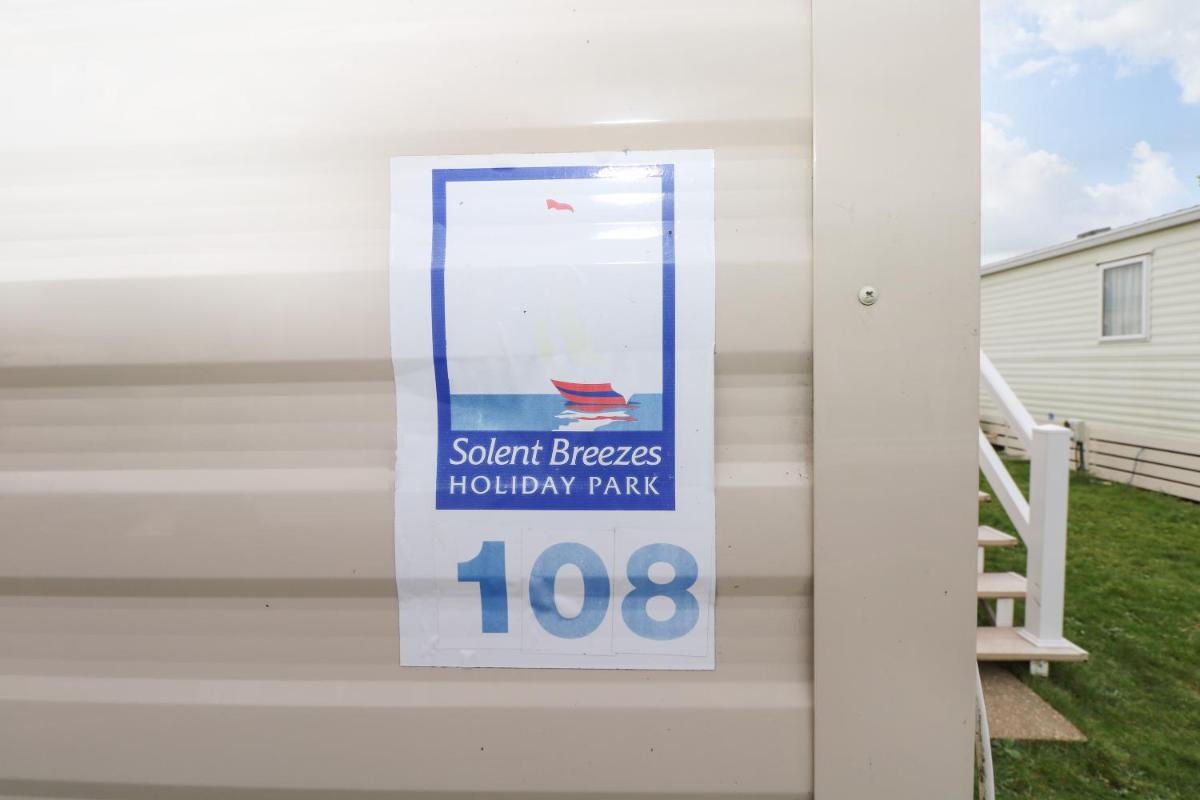 Solent Breezes, Caravan 108 - Housity