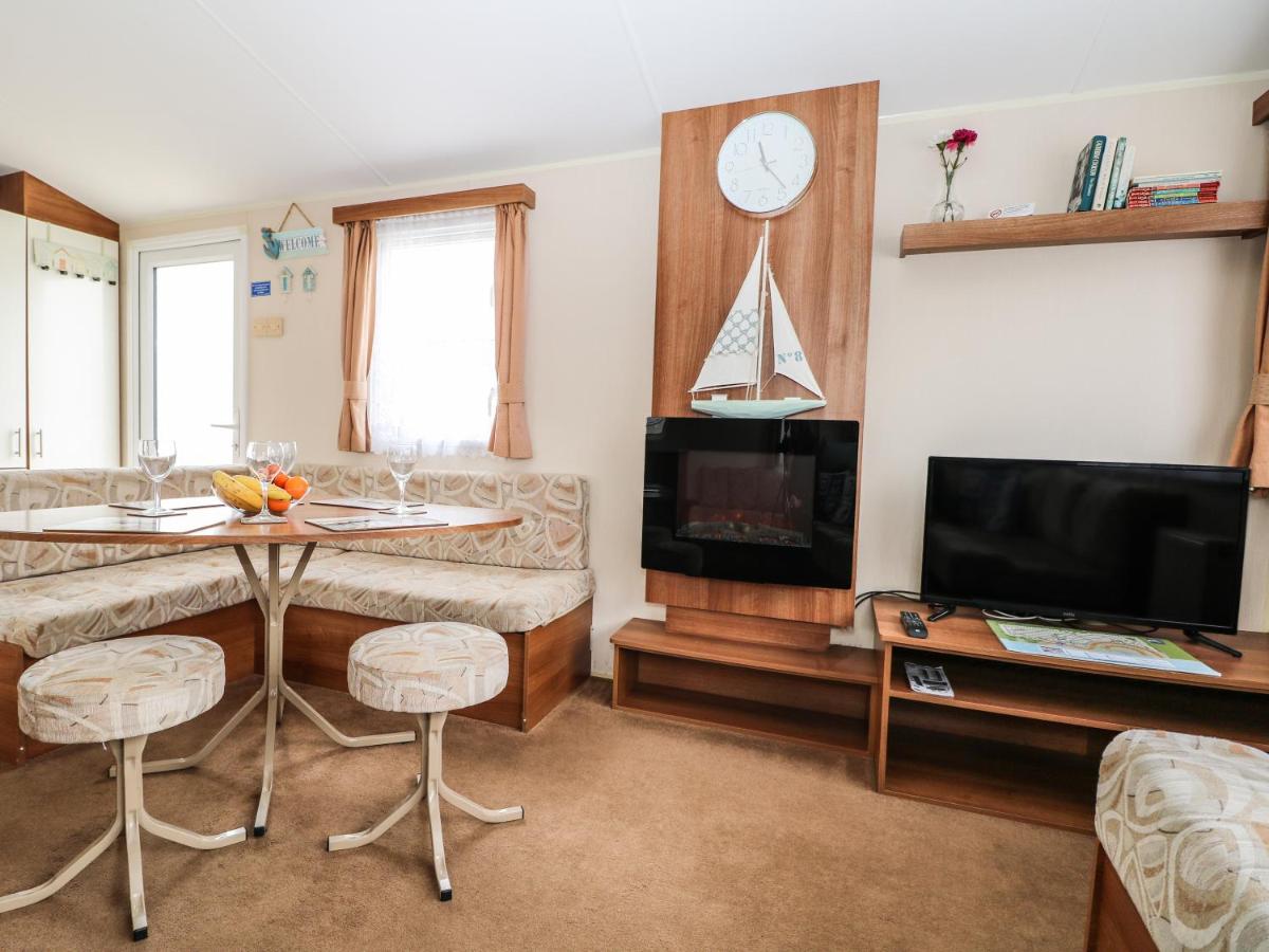 Solent Breezes, Caravan 108 - Housity