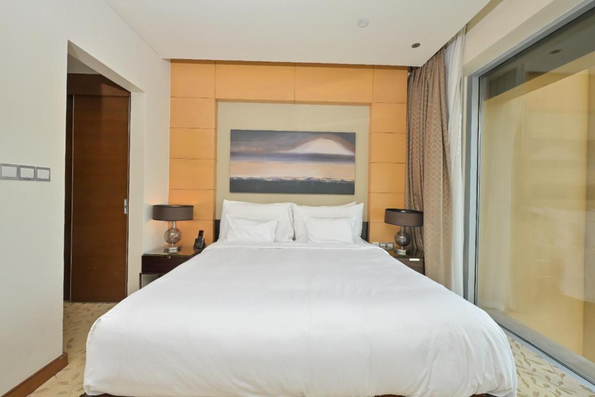FAHH - Spacious Studio in Emaar Fashion Avenue - Housity