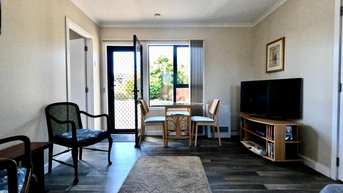 Almost Country - Housity