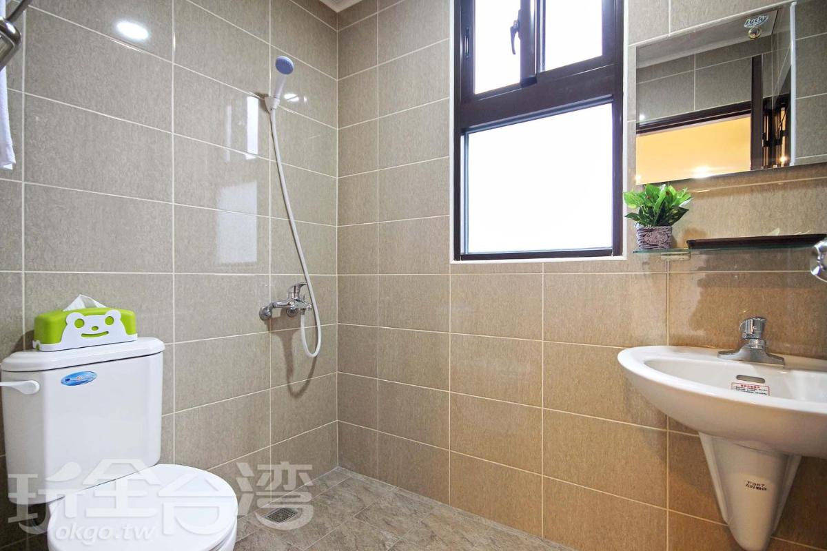 Golden Guesthouse - Housity