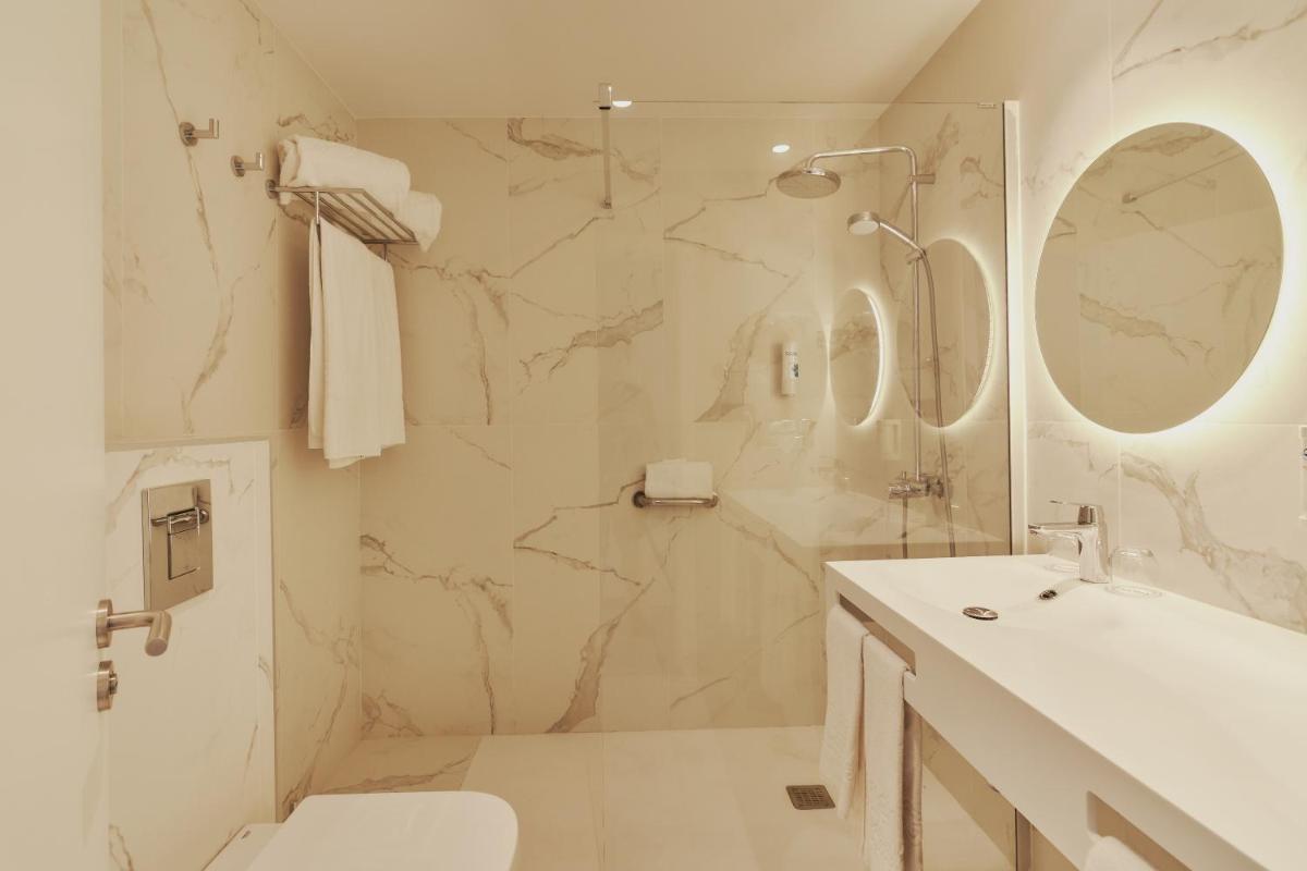 Un baño de Gloria Palace San Agustín Thalasso & Hotel