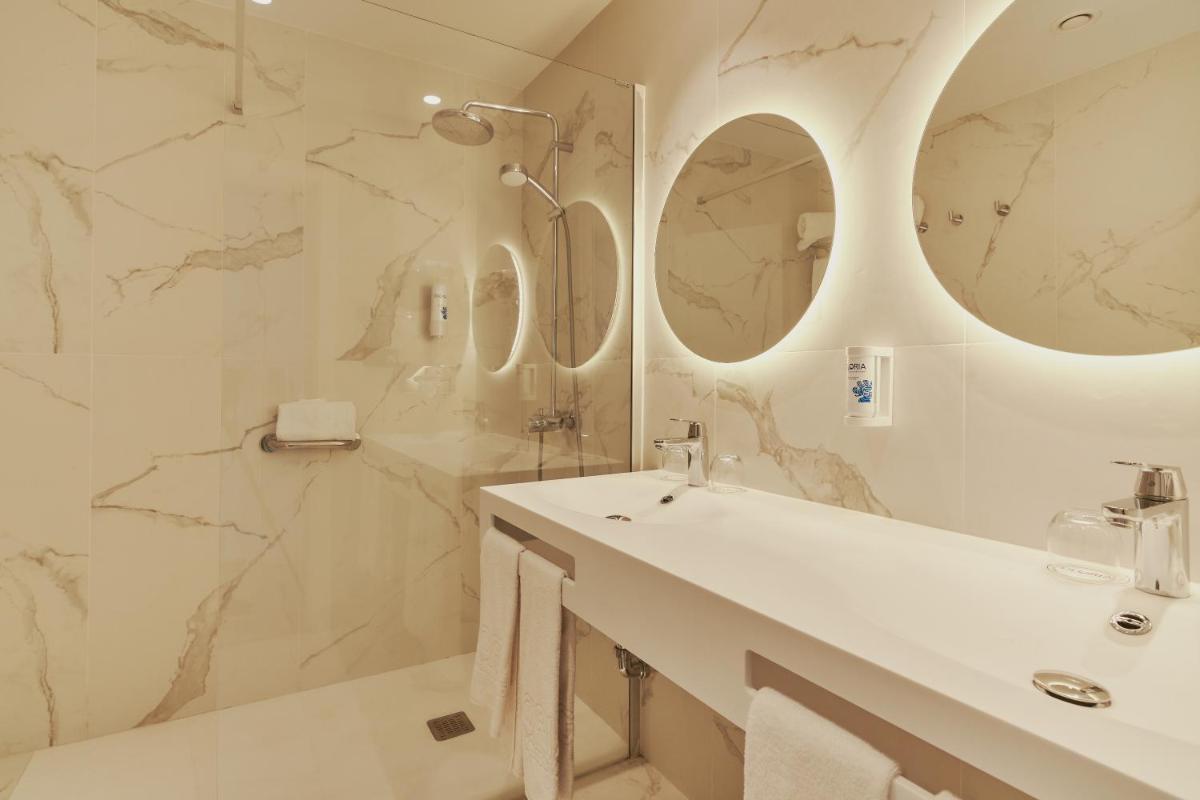 Un baño de Gloria Palace San Agustín Thalasso & Hotel