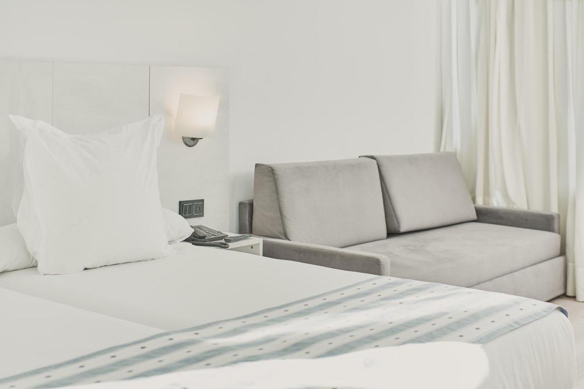 Cama o camas de una habitación en Gloria Palace San Agustín Thalasso & Hotel