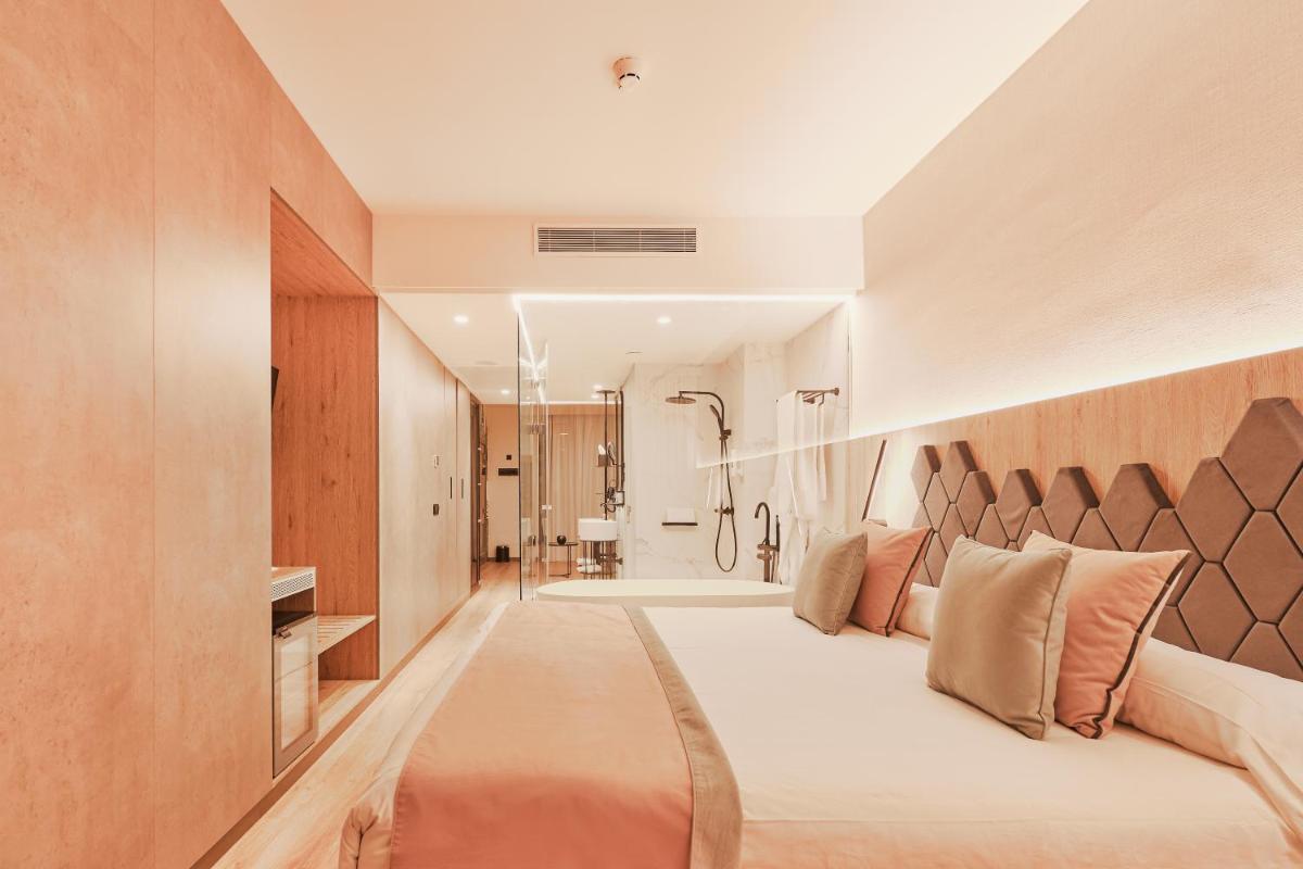 Cama o camas de una habitación en Gloria Palace San Agustín Thalasso & Hotel