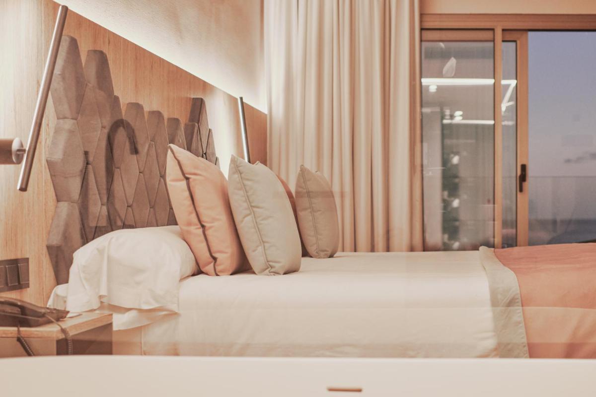 Cama o camas de una habitación en Gloria Palace San Agustín Thalasso & Hotel