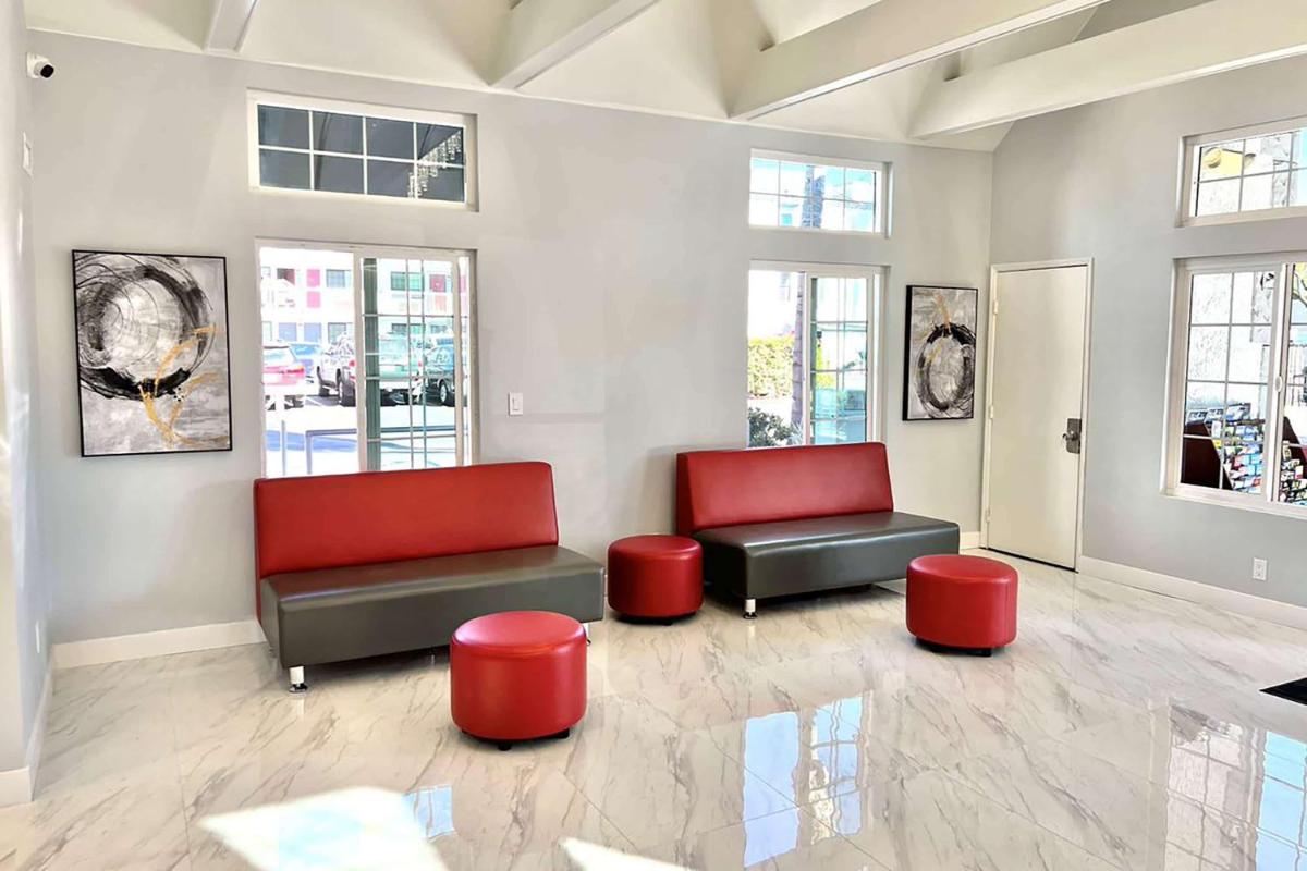 Ramada by Wyndham Anaheim Convention Center - Housity
