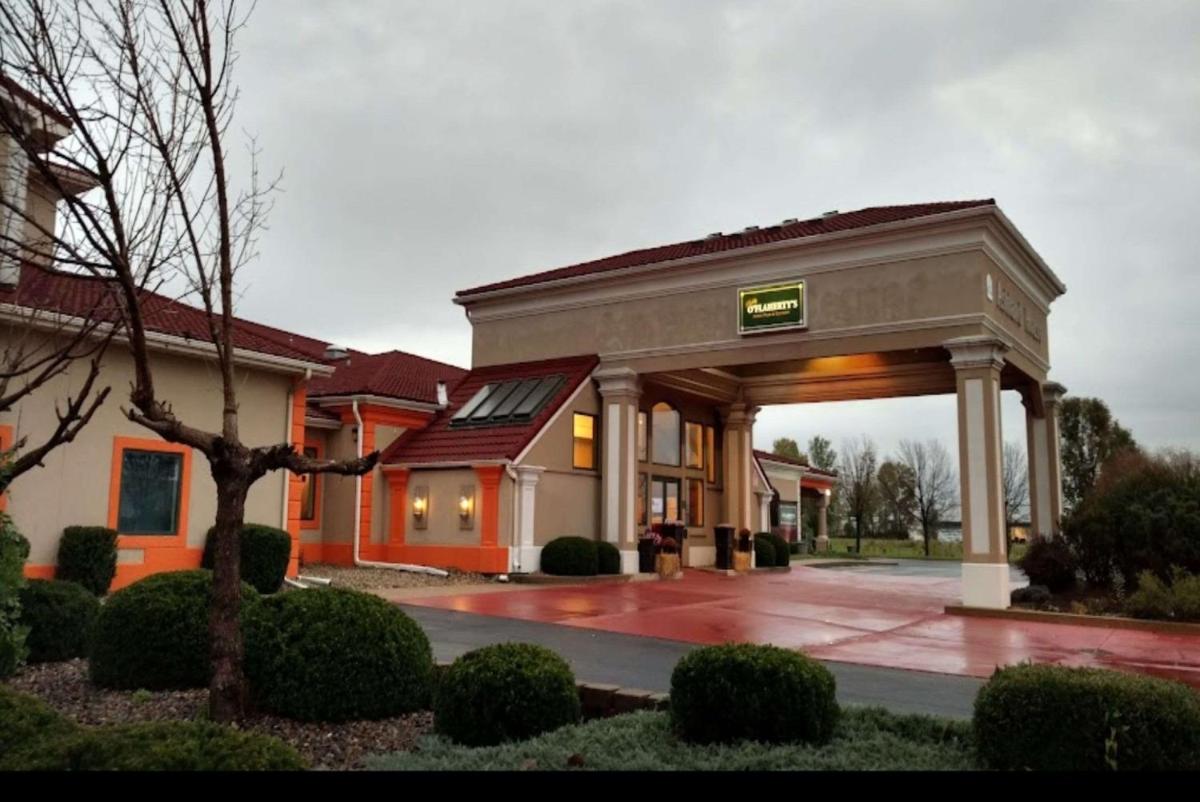 Comfort Inn & Suites at I-74 and 155 - Housity