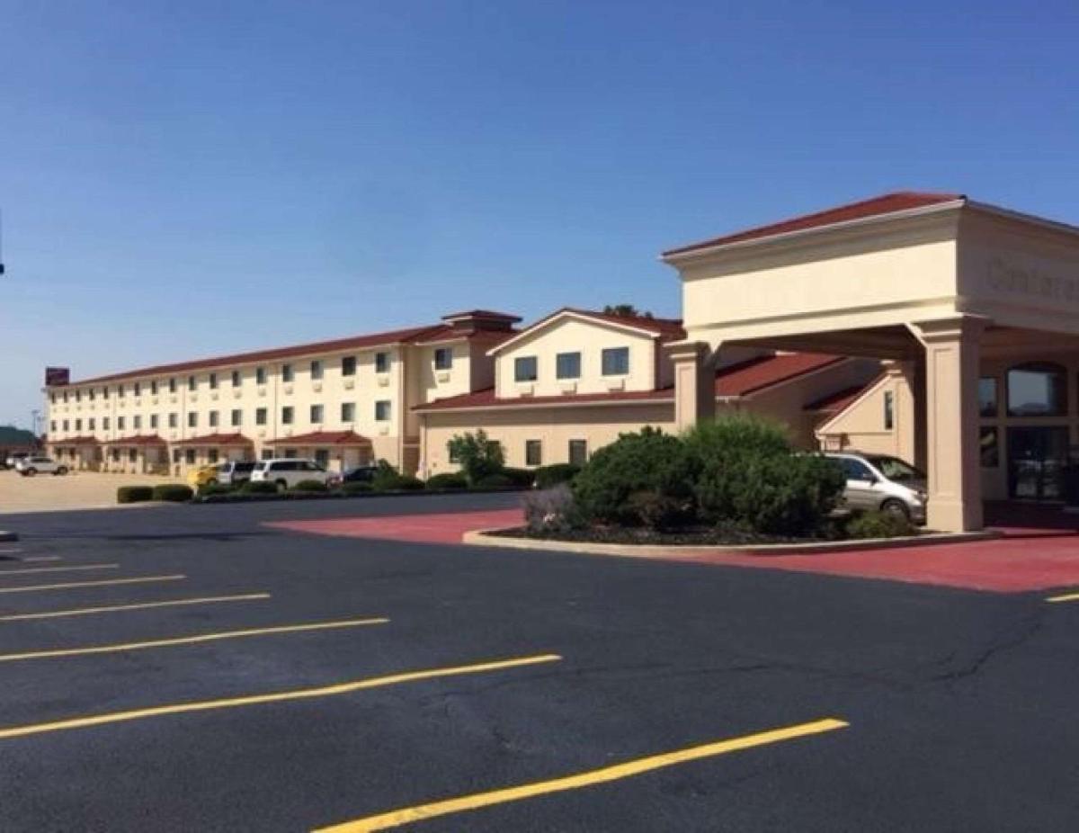 Suitetrails - Comfort Inn & Suites at I-74 and 155