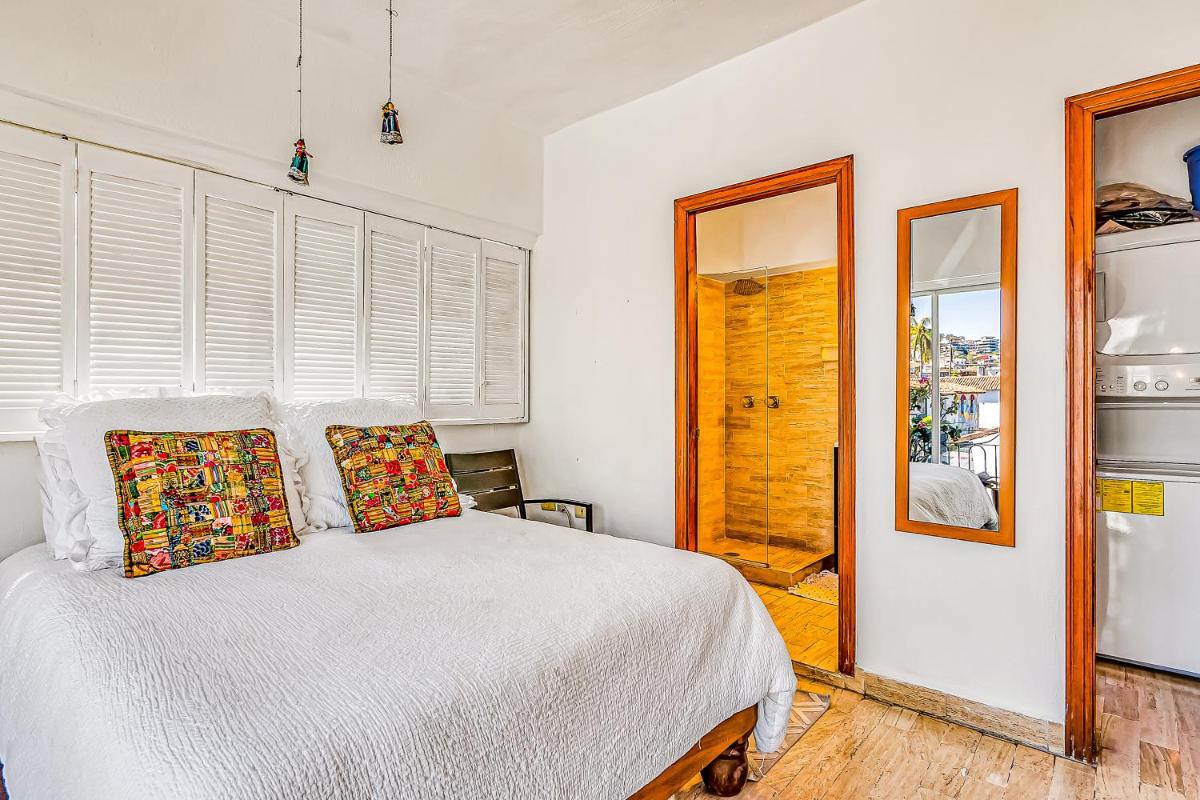Malecon Beach Side Downtown Condo - Housity