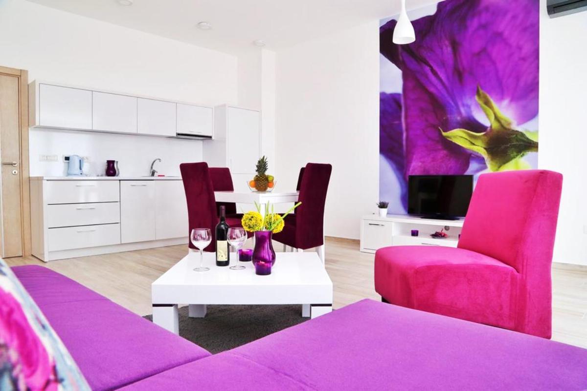 Modern apartment with sea view in Dobra Voda, 95 m², Pool - Housity