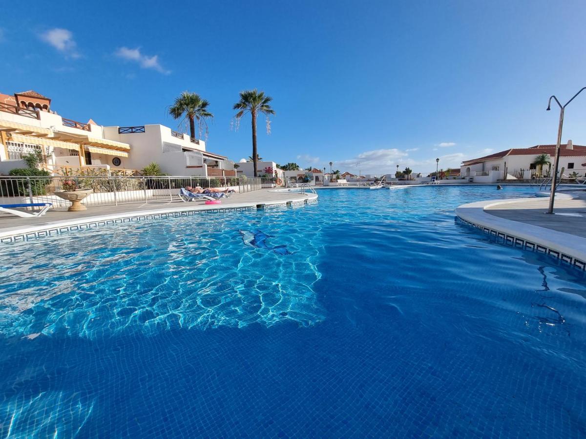 Casa Playa del Duque 2 in 1st sea line directly at the beach, heated pool, Wifi - Housity