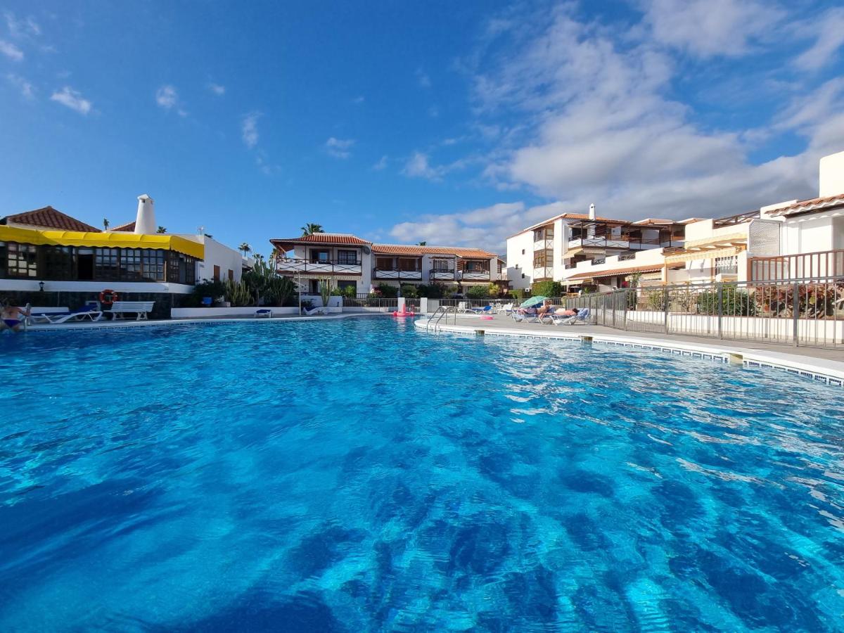 Casa Playa del Duque 2 in 1st sea line directly at the beach, heated pool, Wifi - Housity