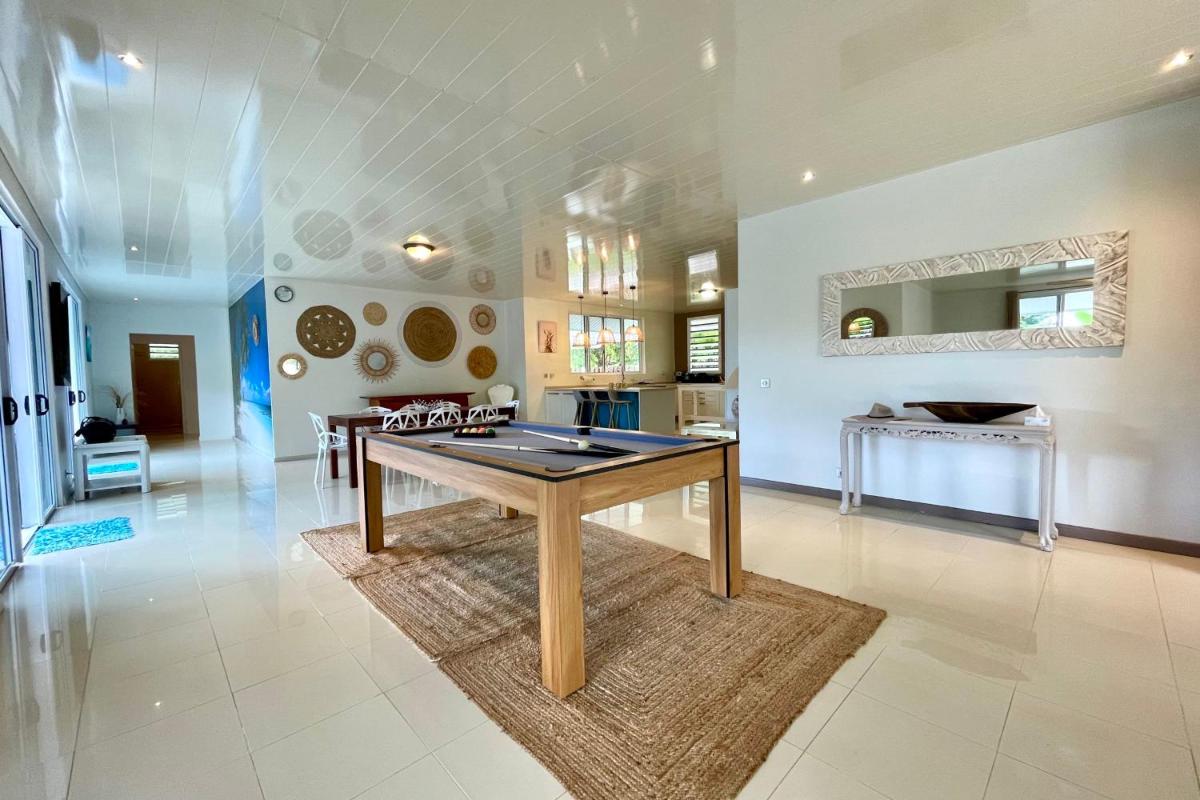 Villa Maramatea vast modern and comfy leisure and chill out in Moorea - Housity