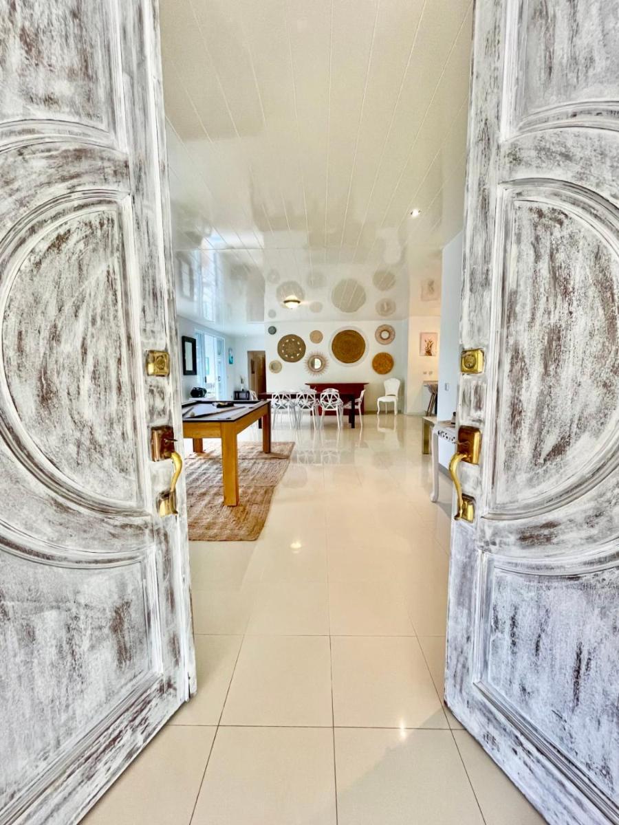 Villa Maramatea vast modern and comfy leisure and chill out in Moorea - Housity