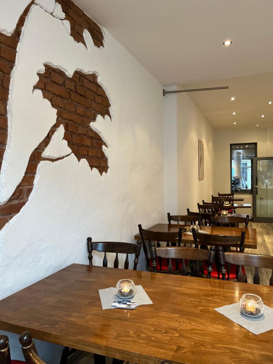 Passage 84 - Hotel & Café - Housity