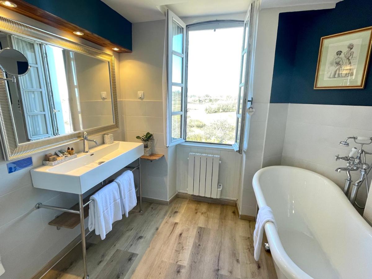 Salle de bains dans l'établissement Château Hôtel Edward 1er