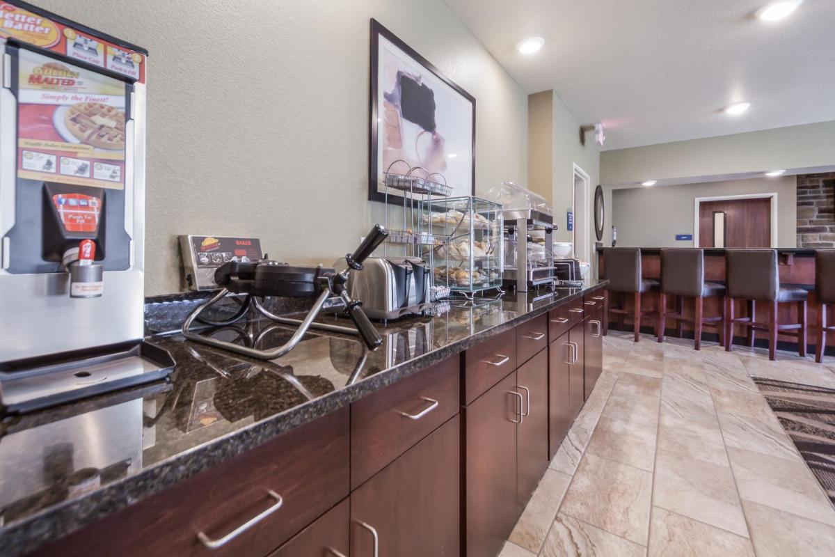 Cobblestone Inn & Suites-Fremont - Housity