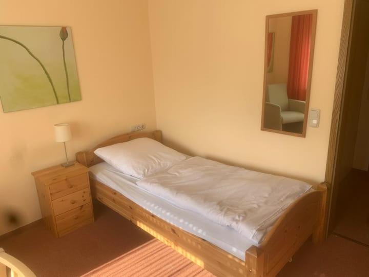 1 Bett Zimmer in ehemaligem Hotel für kurz oder lang - Housity