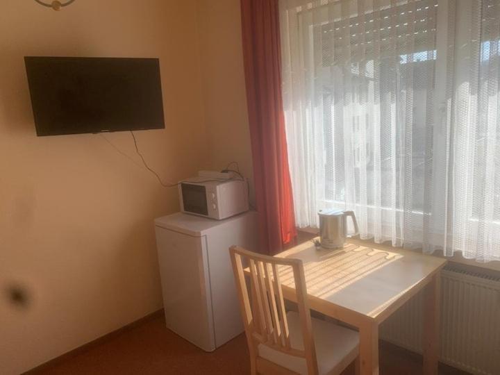 1 Bett Zimmer in ehemaligem Hotel für kurz oder lang - Housity
