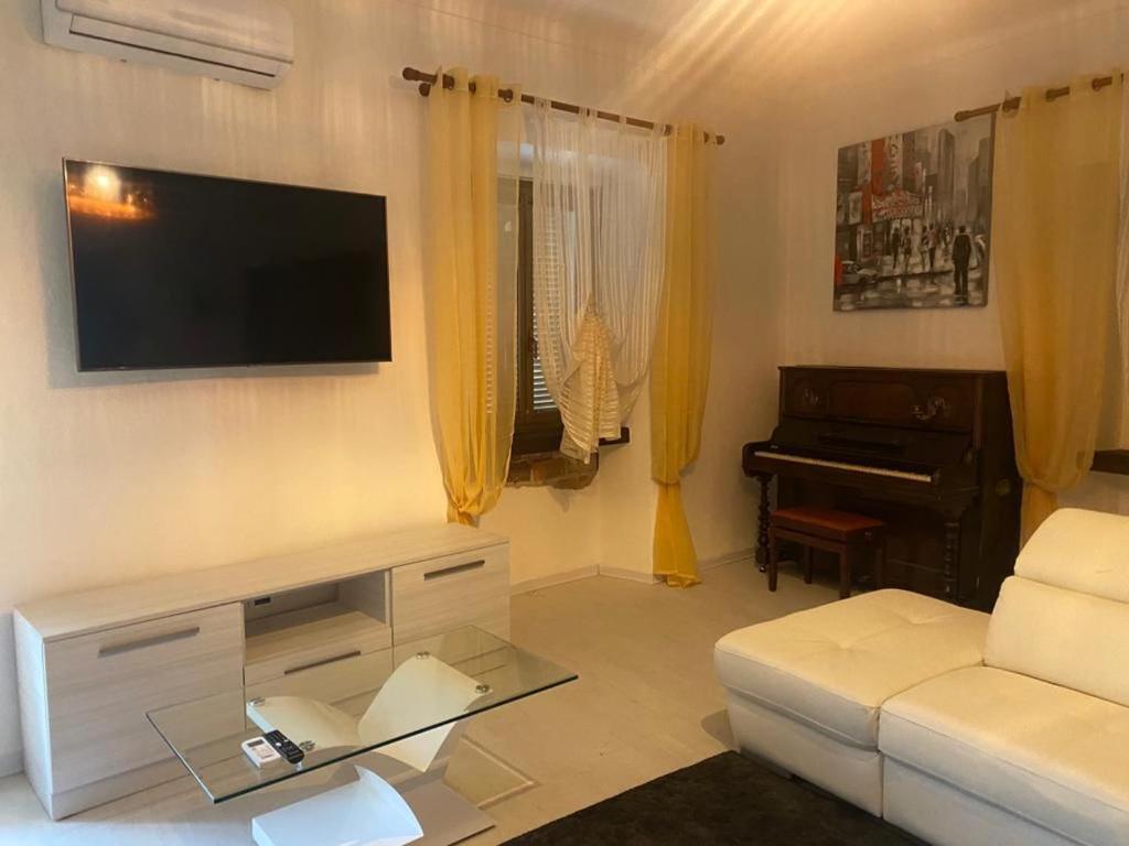 white appartament - Housity