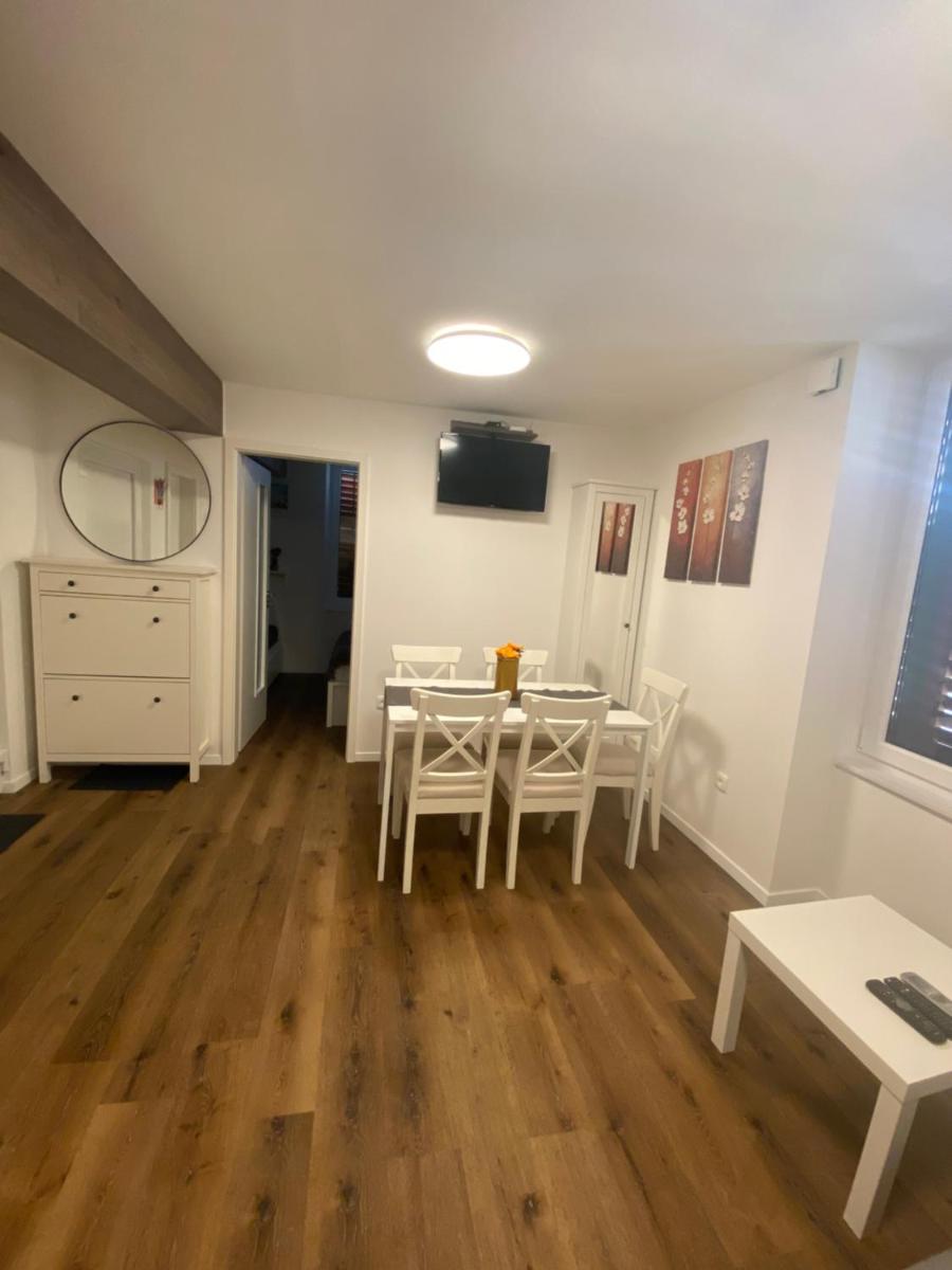 Jolly -Center Bright Apartment at Tartini Square - Housity